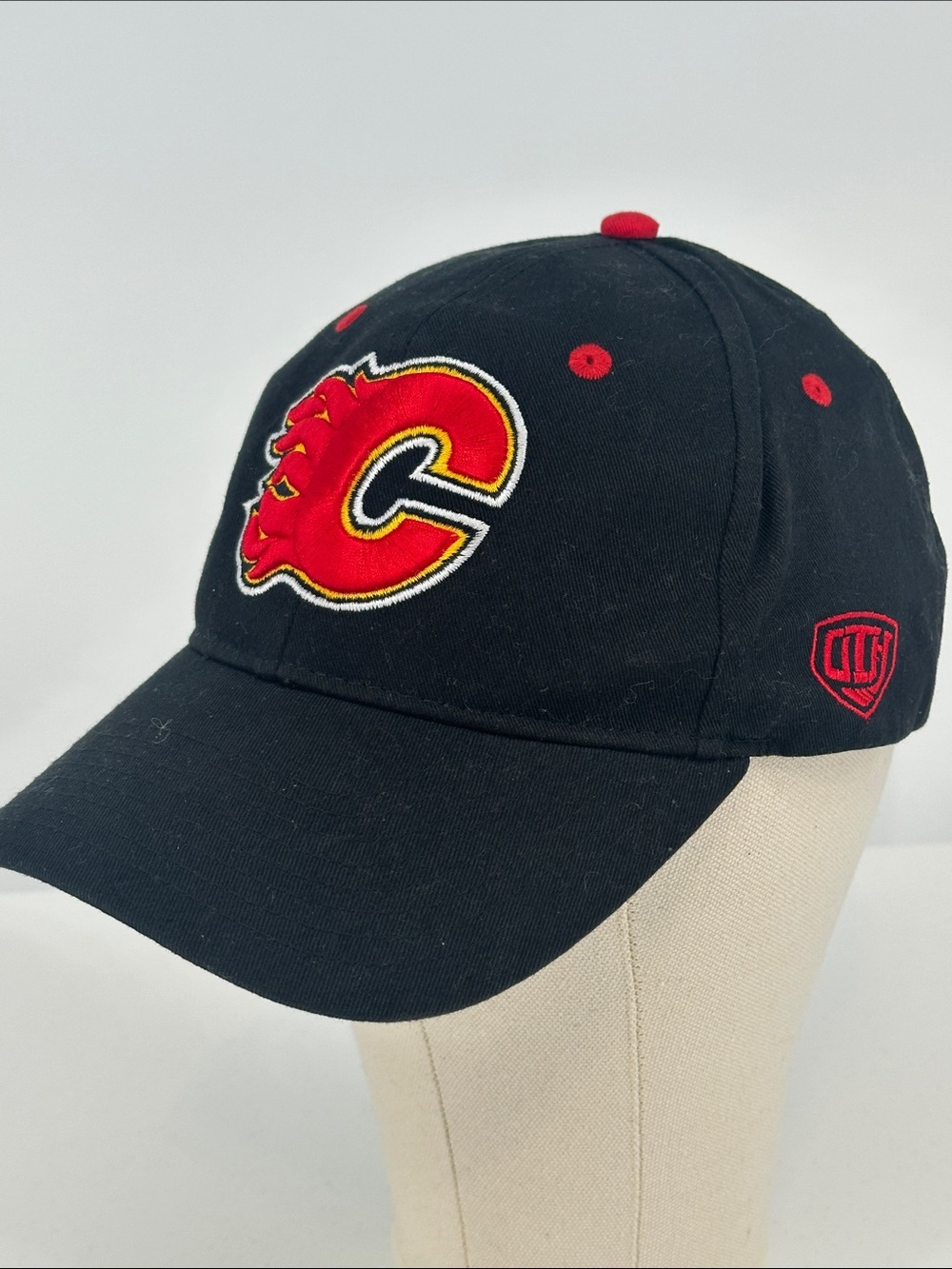 Calgary Flames Black and Red Baseball Cap - Official Team Logo